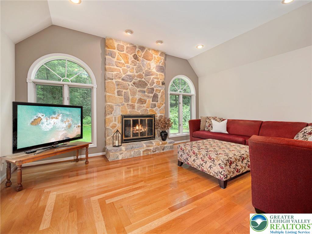 4582 Vera Cruz Road Emmaus, PA 18049 - Photo 3 of 22 Gallery Image 3