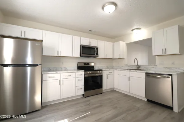 $1,350 | 1086 West Pueblo Drive, Jacksonville, NC 28546