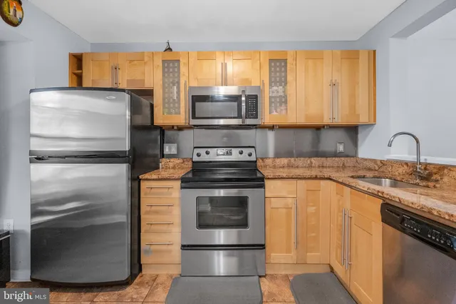 $460,000 | 8603 Venoy Court, Alexandria, VA 22309