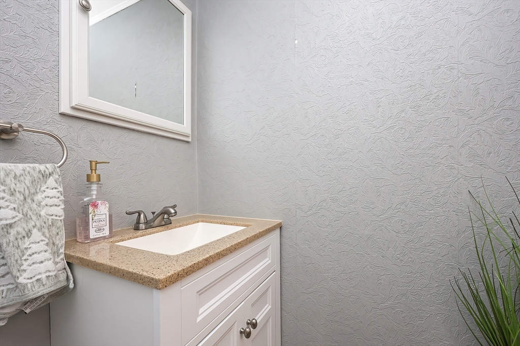 8 Johnston Terrace Saugus, MA 01906 - Photo 16 of 26