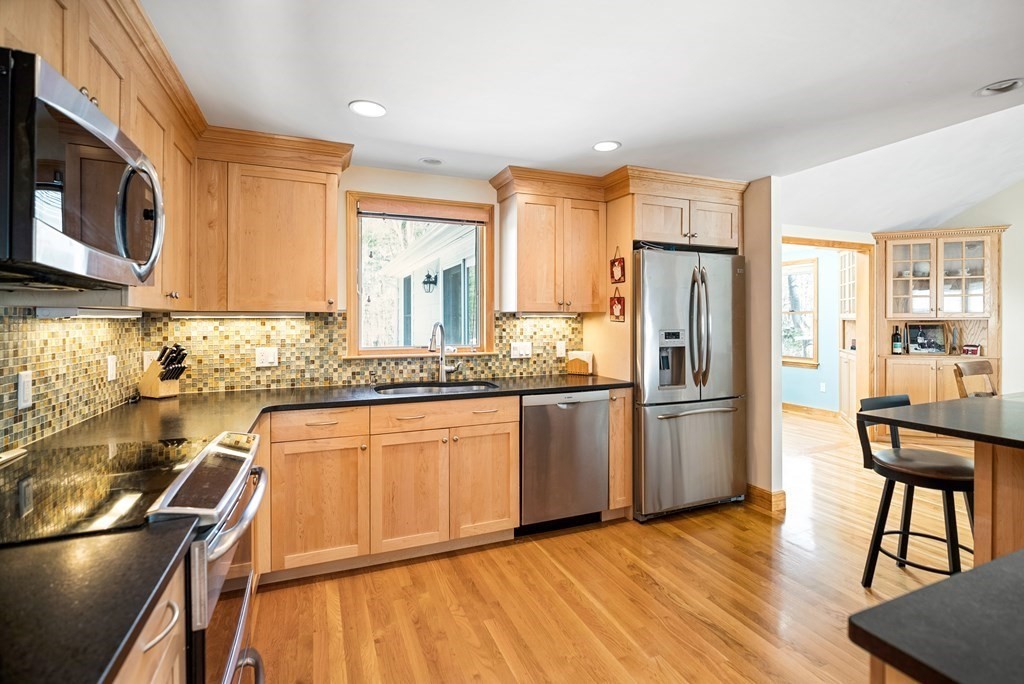11 Aqueduct Road Natick, MA 01760 - Photo 8 of 39 Gallery Image 8