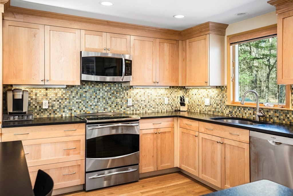 11 Aqueduct Road Natick, MA 01760 - Photo 10 of 39 Gallery Image 10