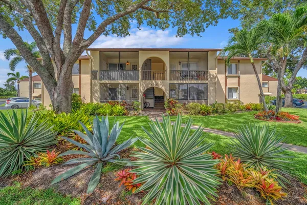 $125,000 | 103 Lake Pine Circle, Unit A2, Greenacres, FL 33463