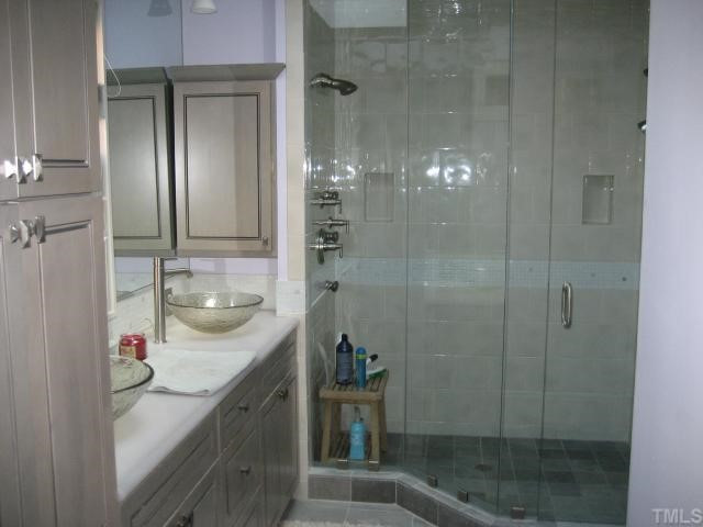 205 West Aycock Street Raleigh, NC 27608 - Photo 9 of 12 Master bath