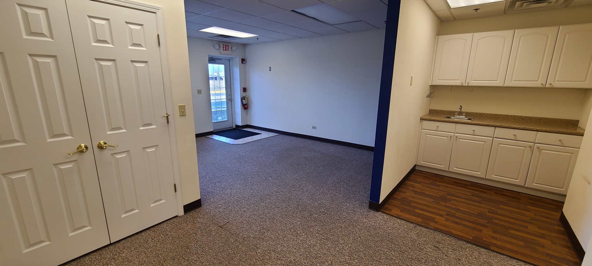 8527 West 191st Street, Unit 33A Mokena, IL 60448 - Photo 4 of 10 a view of a kitchen with cabinets