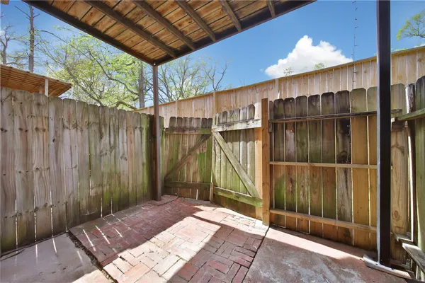 $1,000 | 28 Lakeway Street, Conroe, TX 77304