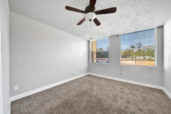 $1,000 | 28 Lakeway Street, Conroe, TX 77304