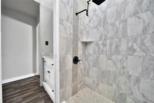 $1,000 | 28 Lakeway Street, Conroe, TX 77304