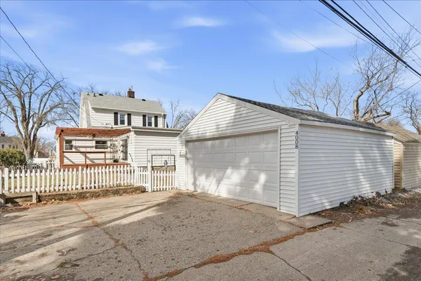 $3,200 | 4008 Zenith Avenue North, Robbinsdale, MN 55422