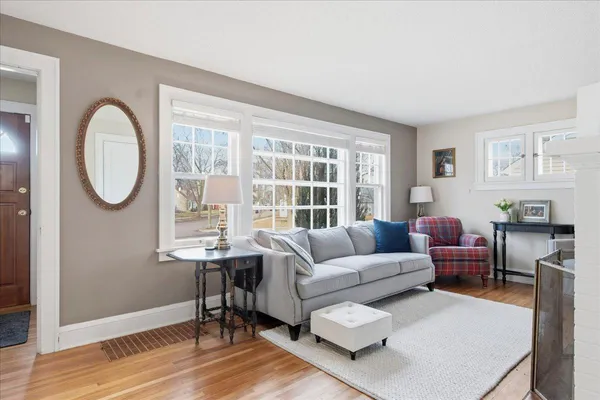 $2,800 | 4008 Zenith Avenue North, Robbinsdale, MN 55422
