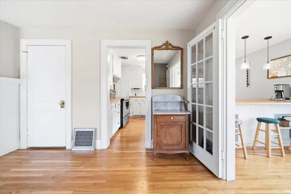 $3,200 | 4008 Zenith Avenue North, Robbinsdale, MN 55422