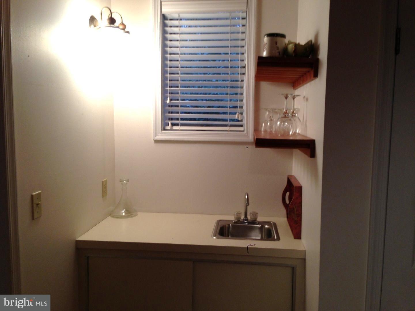 35 Palmer Road Bangor, PA 18013 - Photo 8 of 24 Wet Bar