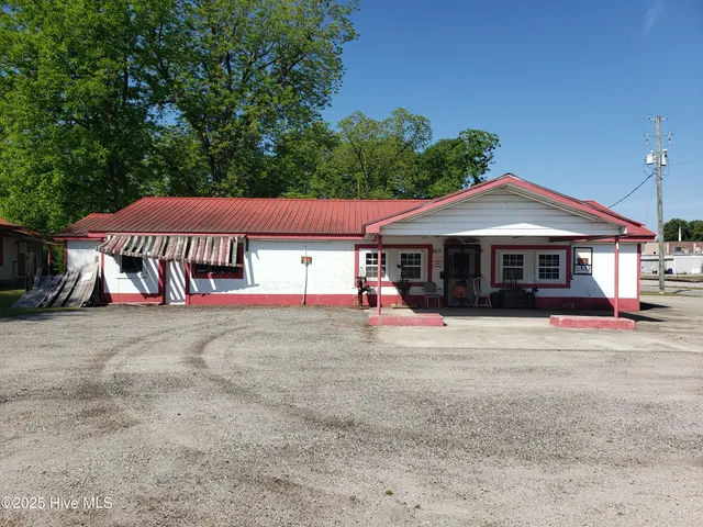 $249,999 | 809 Conway Road, Fair Bluff, NC 28439