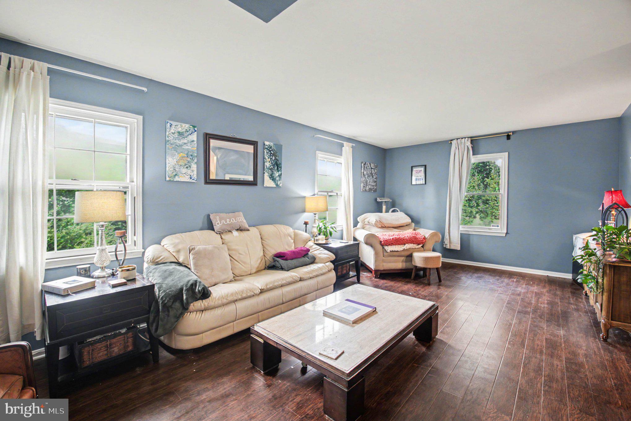 10100 Tasker Drive Manassas, VA 20109 - Photo 7 of 29 Family room