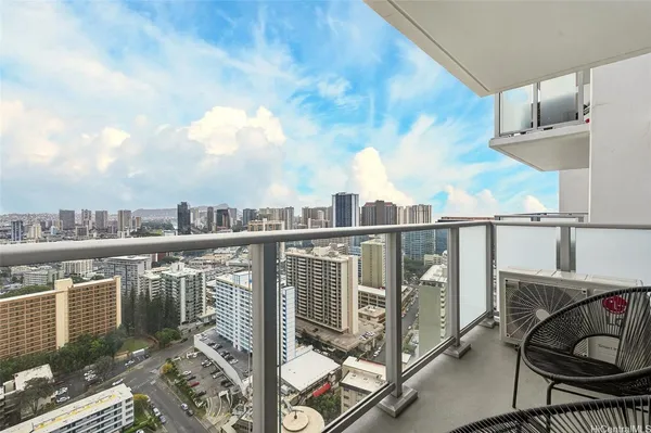 $4,000 | 1500 Rycroft Street, Unit 3305R, Honolulu, HI 96814