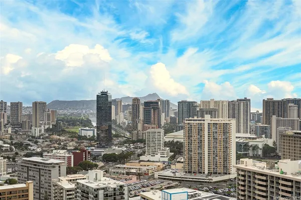 $4,000 | 1500 Rycroft Street, Unit 3305R, Honolulu, HI 96814
