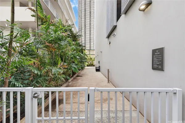 $4,000 | 1500 Rycroft Street, Unit 3305R, Honolulu, HI 96814