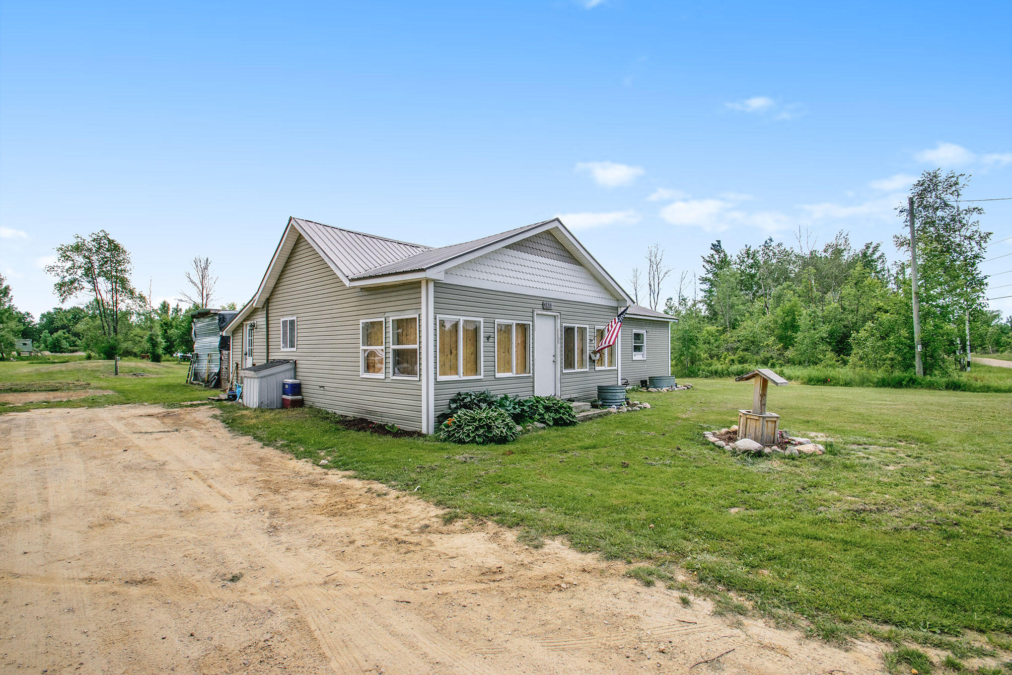 1451 West Church Road Edmore, MI 48829 - Photo 2 of 22 DSC_1468