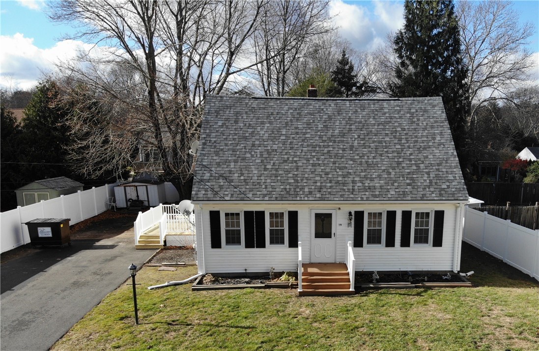 19 Pontiac Road Narragansett, RI 02882 - Photo 1 of 37