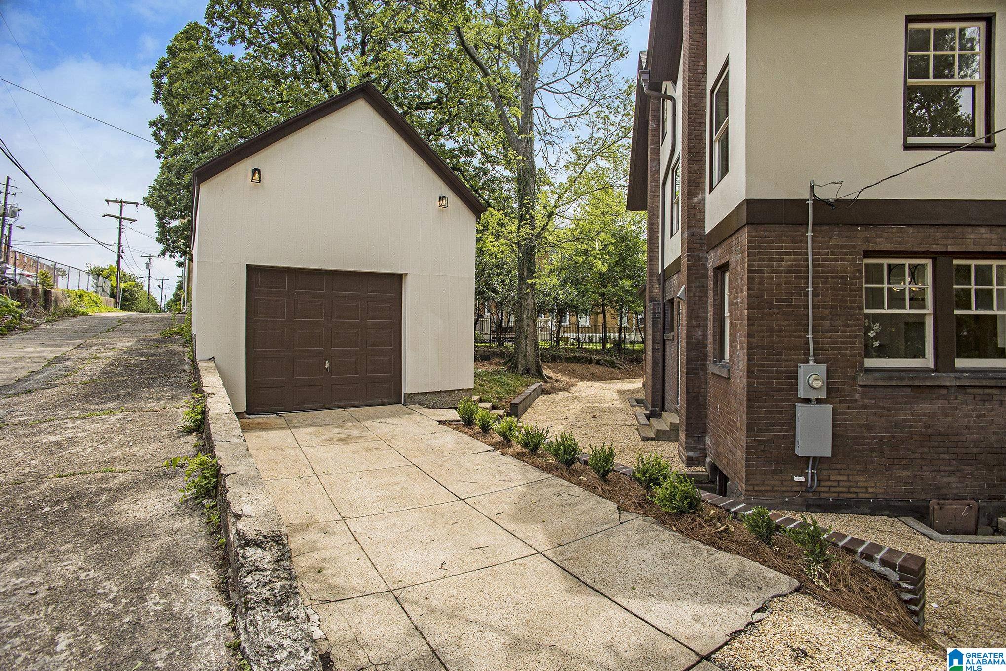 2984 Rhodes Circle South Birmingham, AL 35205 - Photo 10 of 39