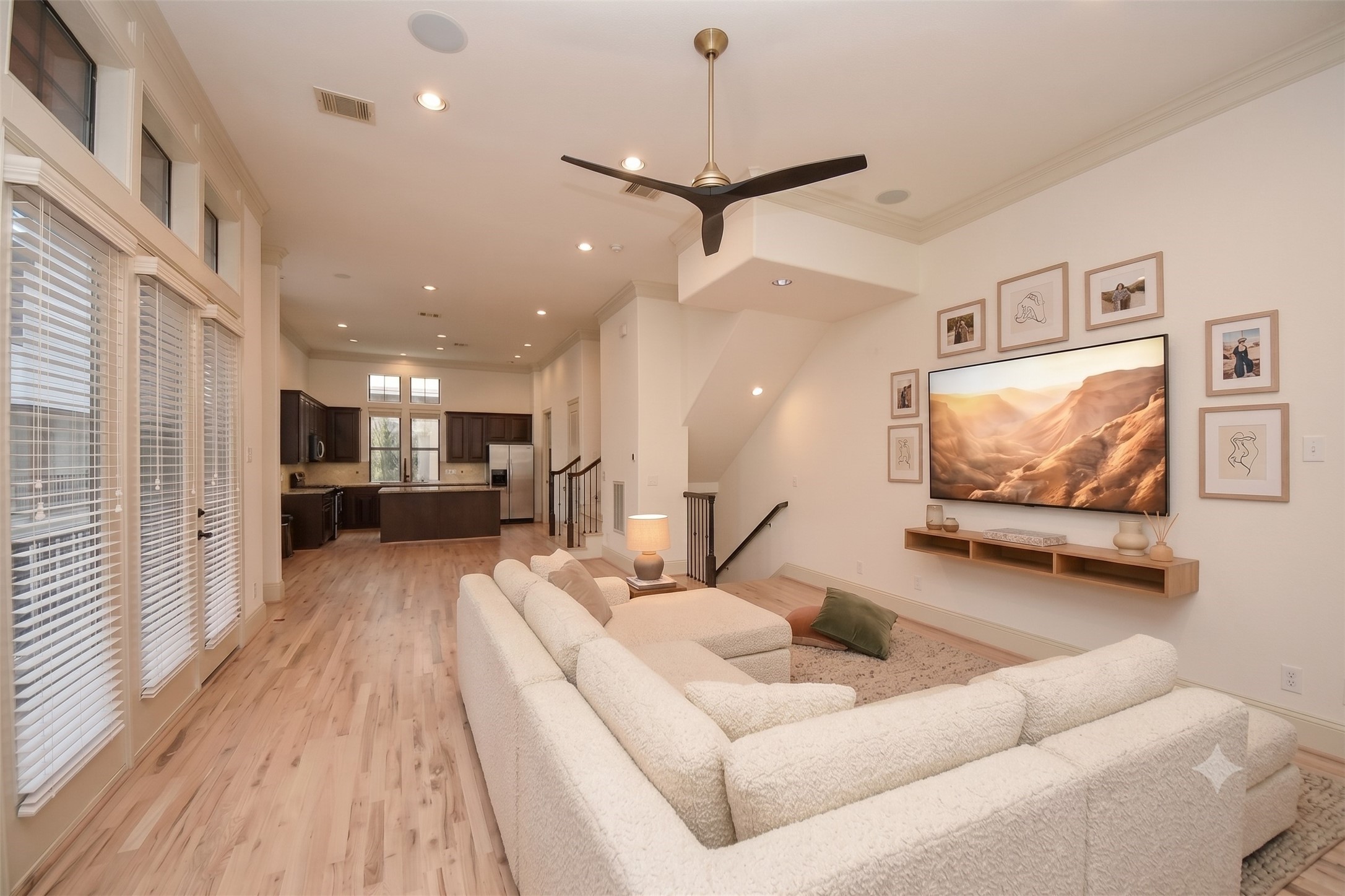 3229 Maxroy Street Houston, TX 77008 - Photo 12 of 43 This image has been virtually staged.
