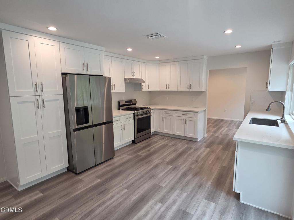2915 Hopeton Road La Crescenta, CA 91214 - Photo 8 of 28 8 kitchen