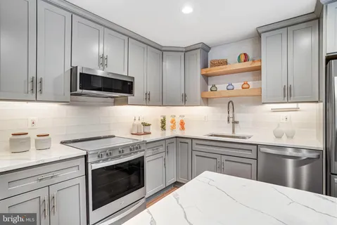 $625,000 | 4467 Holly Avenue, Fairfax, VA 22030