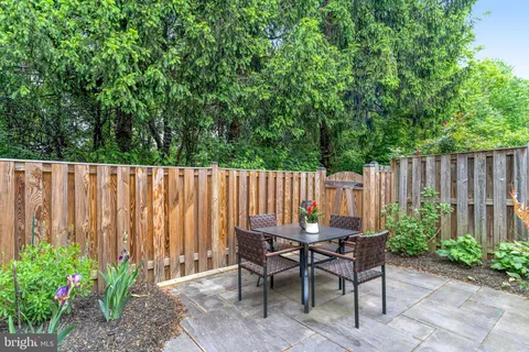 $625,000 | 4467 Holly Avenue, Fairfax, VA 22030