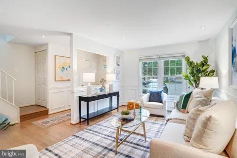 $625,000 | 4467 Holly Avenue, Fairfax, VA 22030