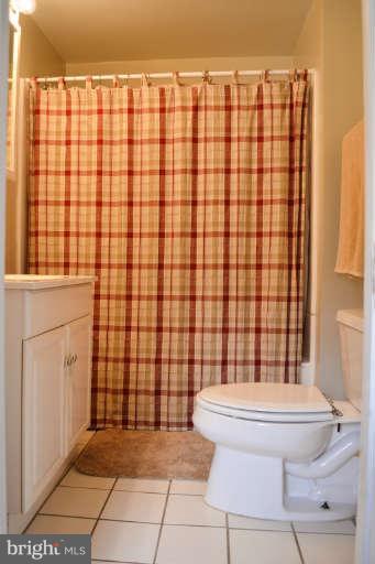 16 Ridge Road Baltimore, MD 21228 - Photo 11 of 24 Bath