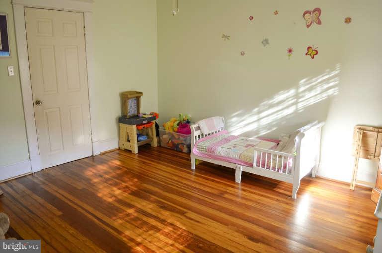 16 Ridge Road Baltimore, MD 21228 - Photo 14 of 24 Bedroom