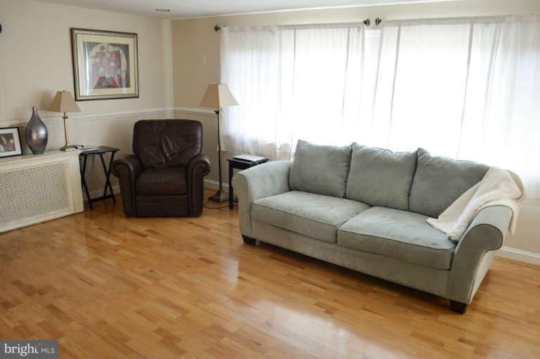16 Ridge Road Baltimore, MD 21228 - Photo 10 of 24 Family Room