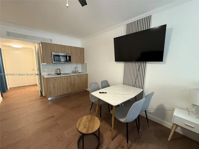 $1,800 | 1600 Taft Street, Unit STUDIO, Hollywood, FL 33020