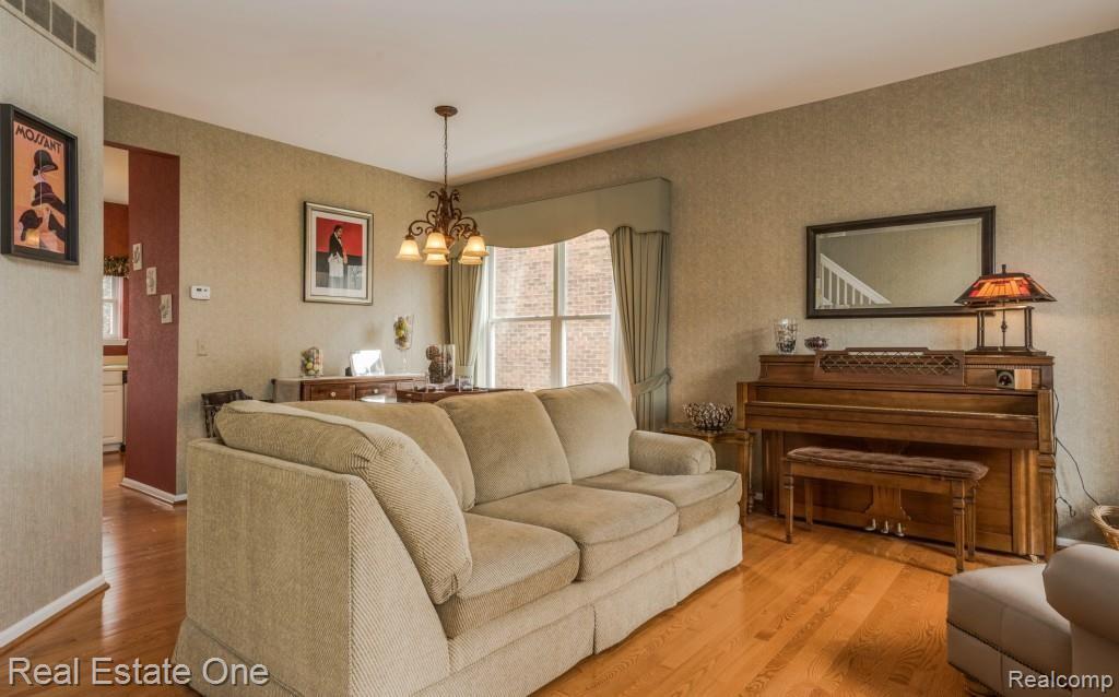 3093 Silverbrook Drive Rochester, MI 48306 - Photo 5 of 39 6 3093 Silverbrook, Oakland TWP Mi, Koteles, 03-23-15-936_enfused.jpg