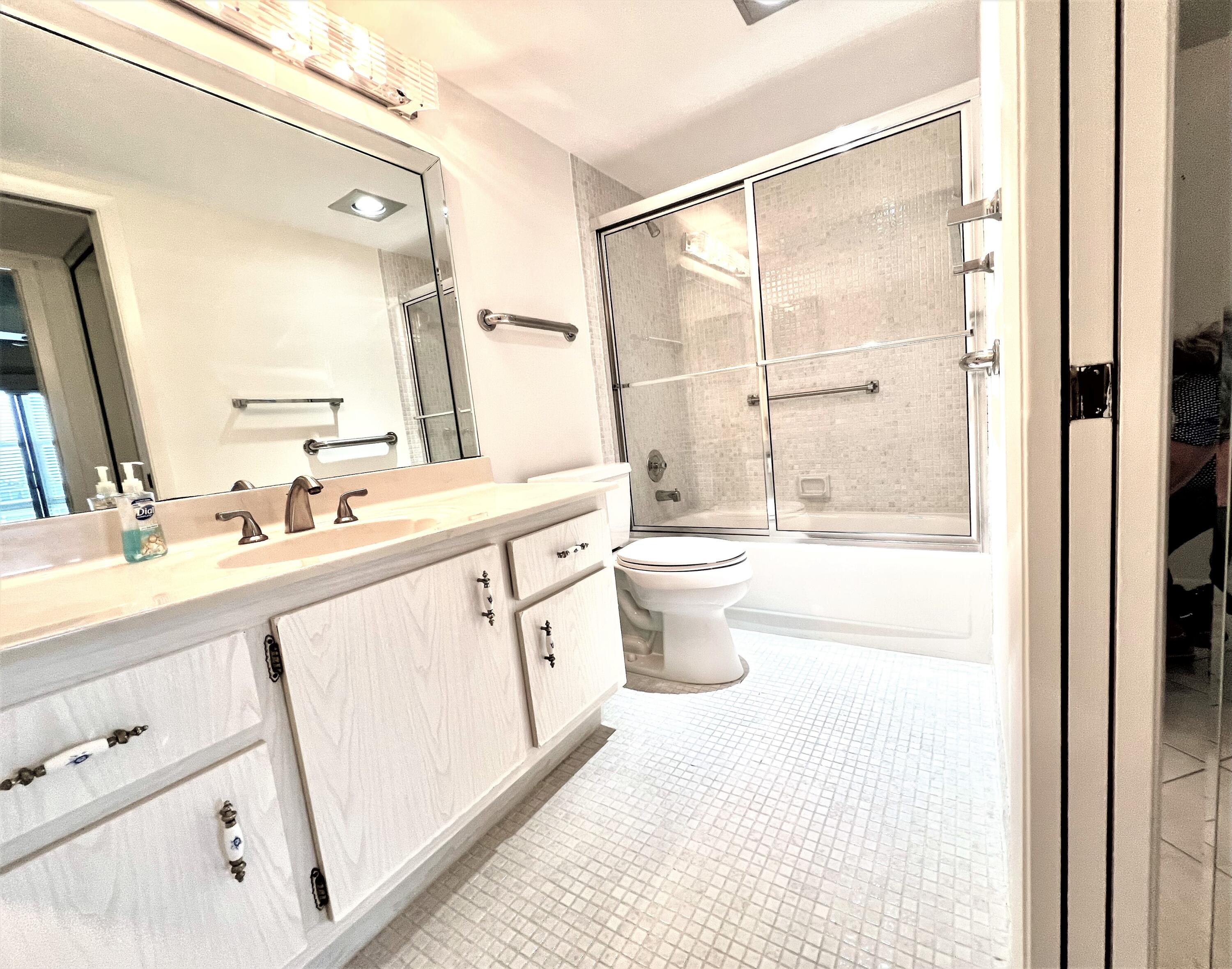 4047 Wolverton C, Unit C Boca Raton, FL 33434 - Photo 16 of 29 IMG_8529 (1)