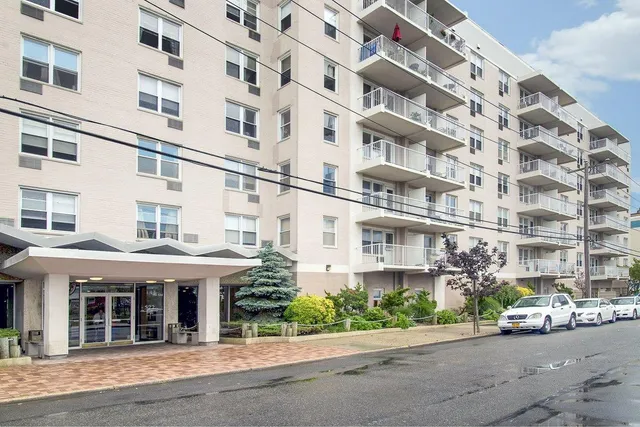 $385,000 | 522 Shore Road, Unit 3L, Long Beach, NY 11561