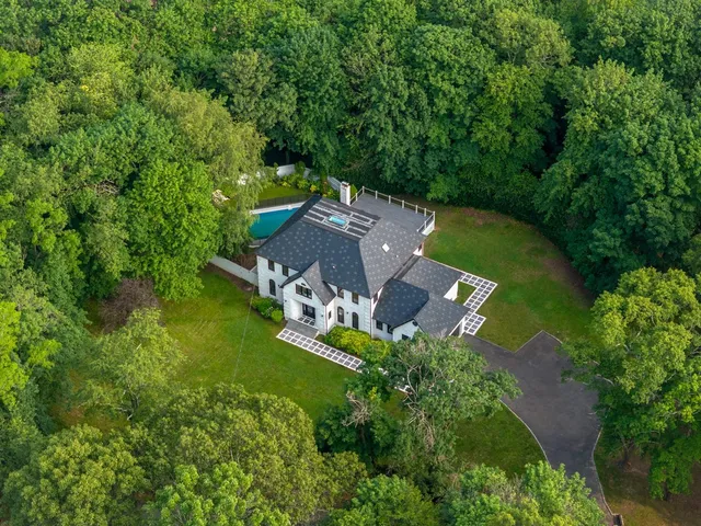 $3,299,888 | 33 High Farms Road, Glen Head, NY 11545