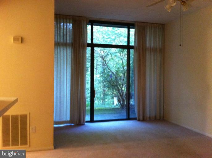 11562 Rolling Green Court, Unit 100 Reston, VA 20191 - Photo 1 of 12 Family Room