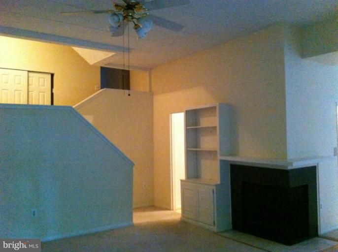 11562 Rolling Green Court, Unit 100 Reston, VA 20191 - Photo 3 of 12 Interior (General)