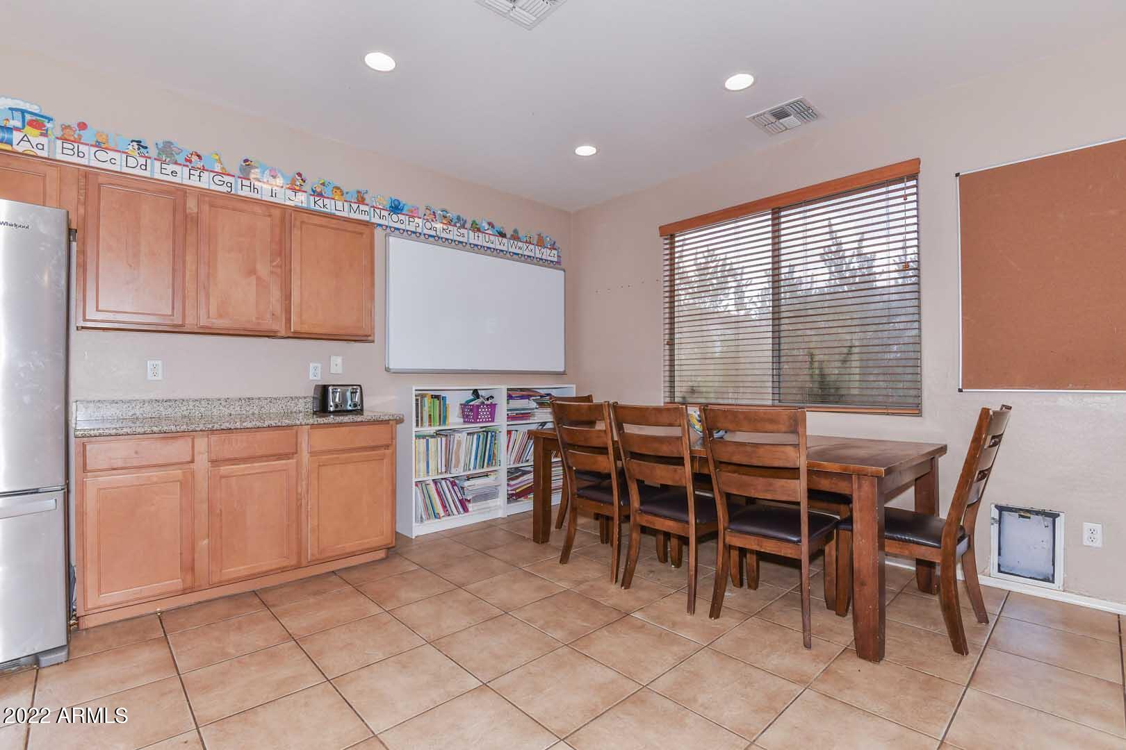 6887 West Darrel Road Laveen, AZ 85339 - Photo 8 of 27 Kitchen-Breakfast Room2