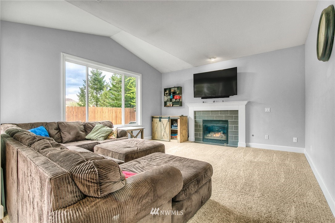 27422 237th Avenue Southeast Maple Valley, WA 98038 - Photo 13 of 25