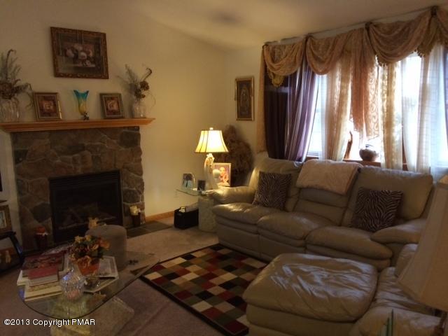 65 Buckhill Road Albrightsville, PA 18210 - Photo 3 of 13 Buckhill Rd livingroom