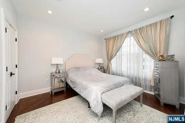 $8,350 | 30 Marquis Court, Edgewater, NJ 07020
