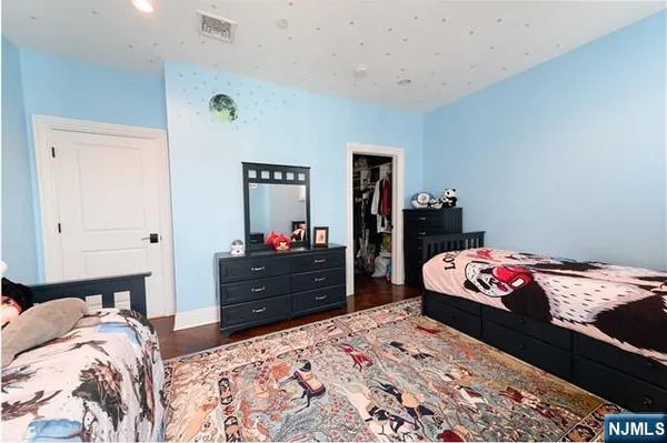 $8,350 | 30 Marquis Court, Edgewater, NJ 07020