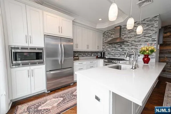$8,350 | 30 Marquis Court, Edgewater, NJ 07020
