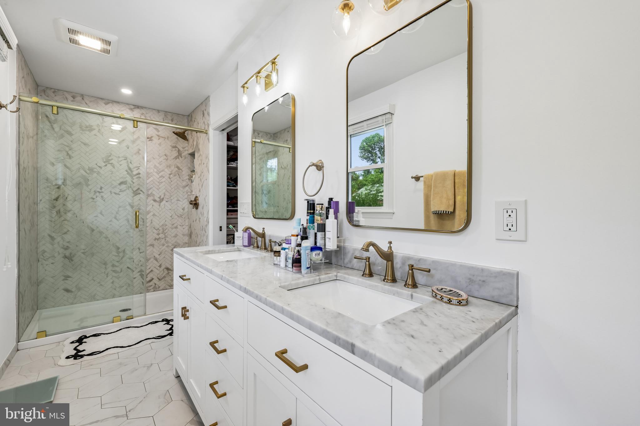 11214 Dewey Road Kensington, MD 20895 - Photo 25 of 57 Primary Bathroom