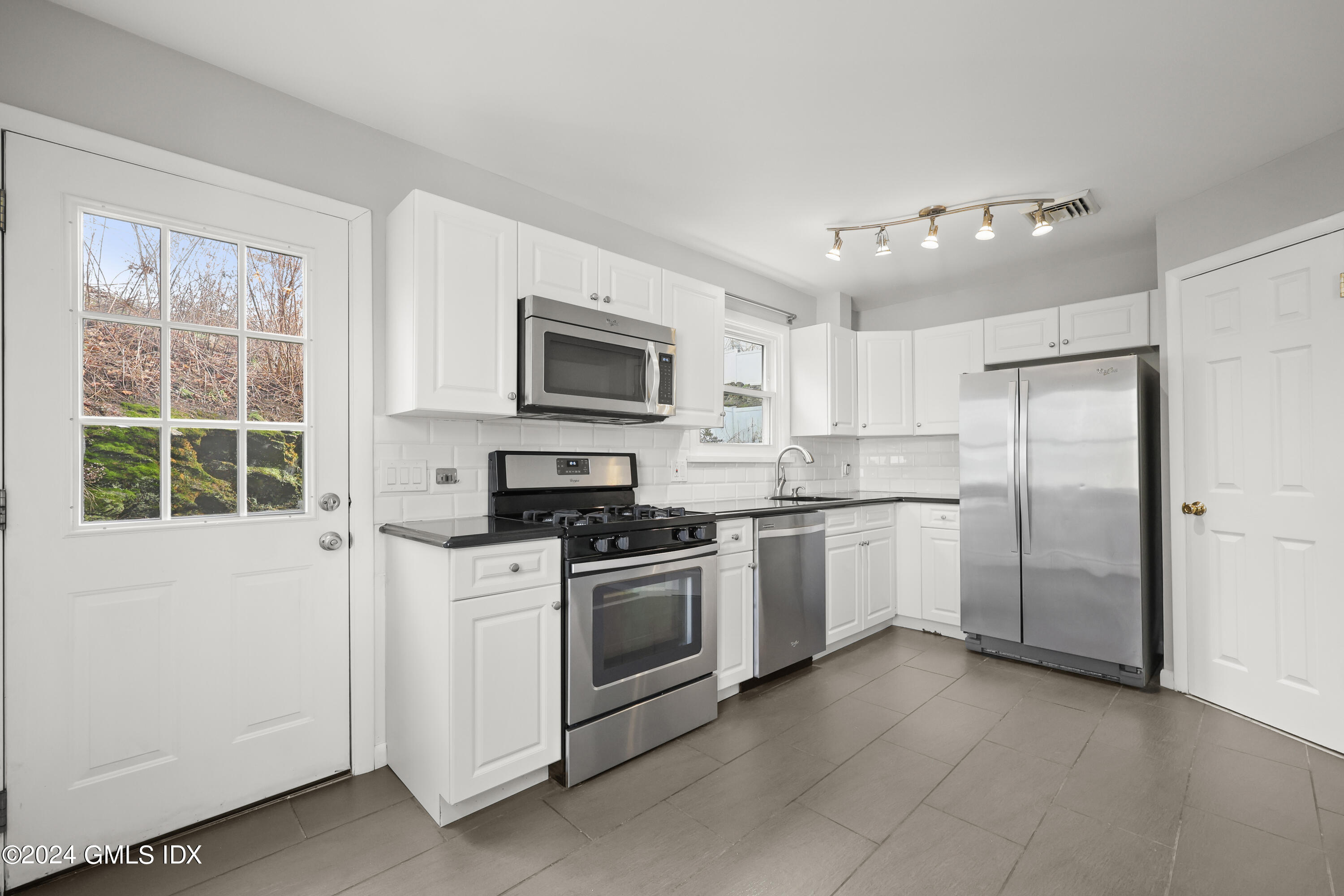 5 Green Lane, Unit A Greenwich, CT 06831 - Photo 12 of 24 a kitchen with a refrigerator stove and microwave