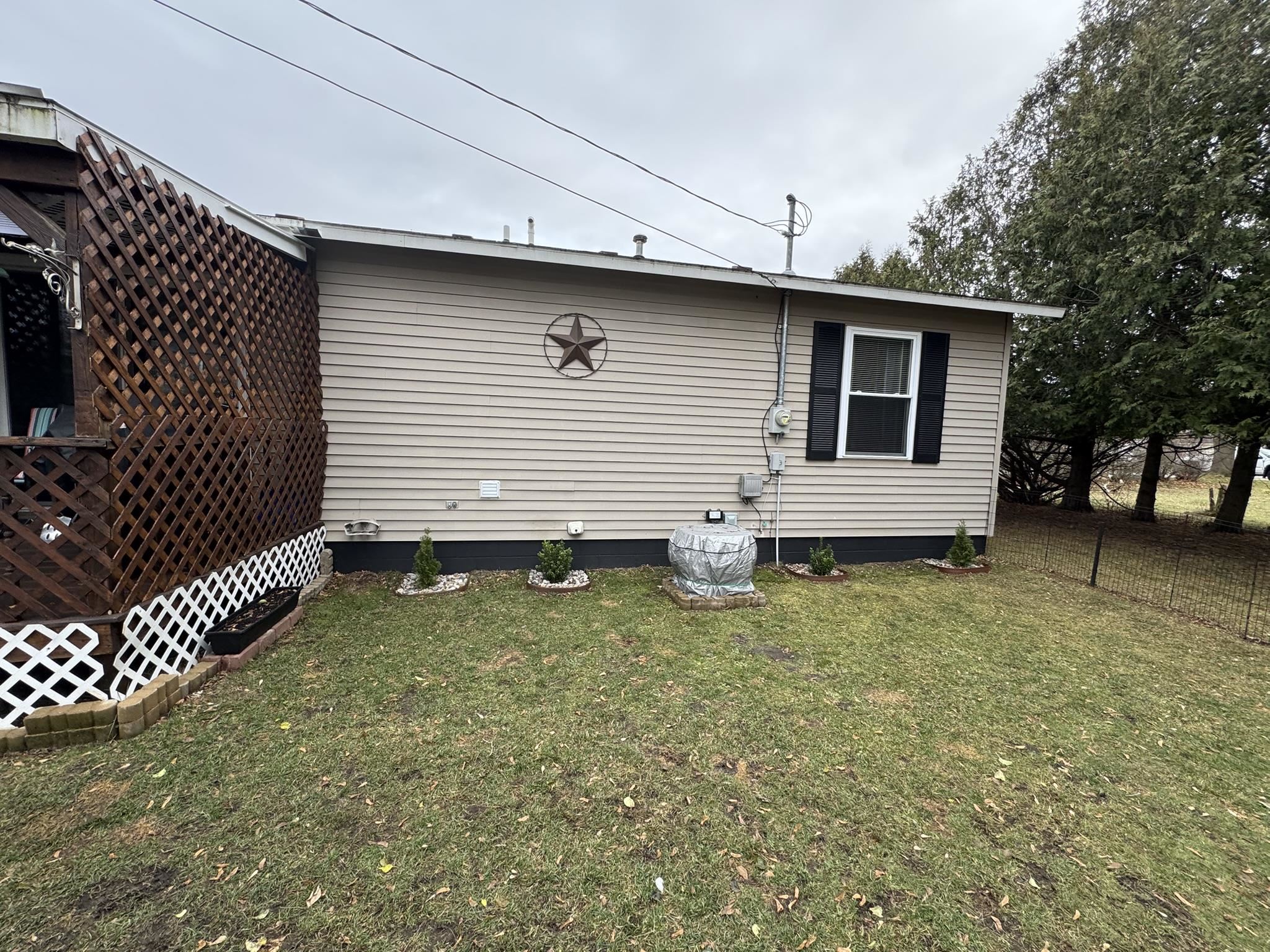 407 Decalb Street Reed City, MI 49677 - Photo 40 of 42 1929581-e3b30792-526a-44c8-886c-173132a94d52.JPG