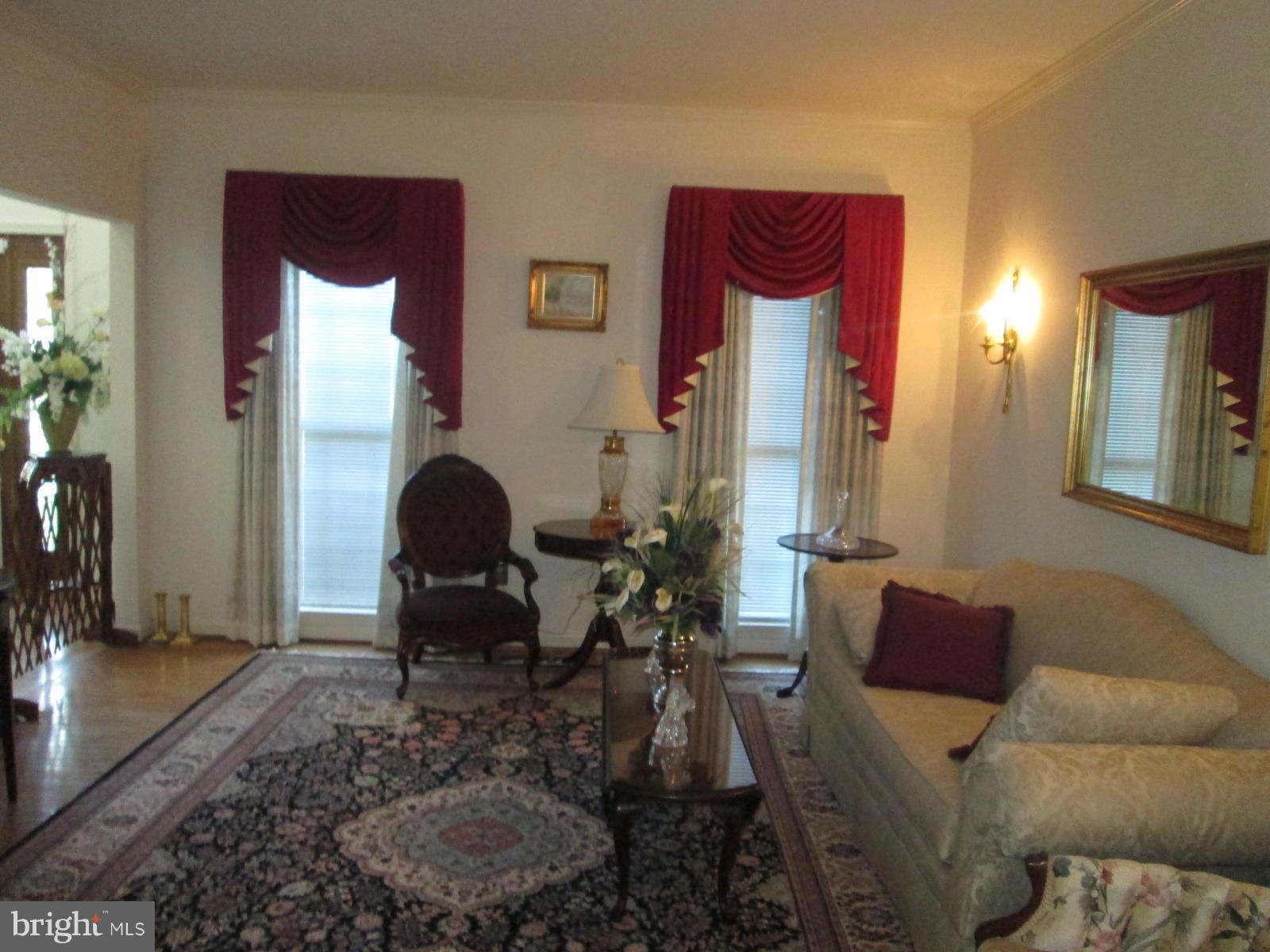 620 Shipley Road Linthicum Heights, MD 21090 - Photo 11 of 30 Living Room