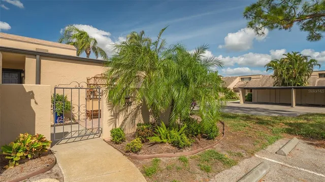 $6,000 | 5239 Myrtle Wood, Sarasota, FL 34235
